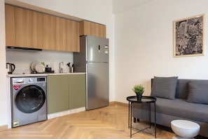 Apartamento luxo, 1 quarto | Cozinha privada | Micro-ondas