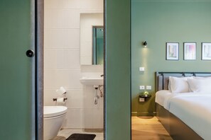 豪華客房, 陽台 | 浴室 | 淋浴設備、毛巾、肥皂、洗髮精