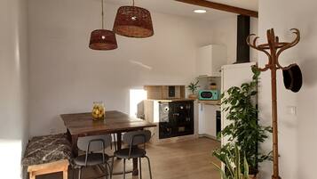 House, 2 Bedrooms, Accessible, Smoking | Ruang makan