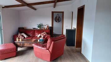 House, 2 Bedrooms, Accessible, Smoking | Ruang Istirahat