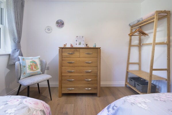 2 bedrooms, iron/ironing board, WiFi, bed sheets