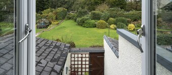 Three Bridges -  a cottage that sleeps 4 guests  in 2 bedrooms