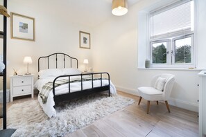 2 dormitorios, tabla de planchar con plancha, wifi y ropa de cama