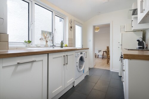 Three Bridges -  a cottage that sleeps 4 guests  in 2 bedrooms