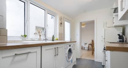 Three Bridges - a cottage that sleeps 4 guests in 2 bedrooms