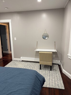 3 habitaciones, tabla de planchar con plancha, wifi y ropa de cama 