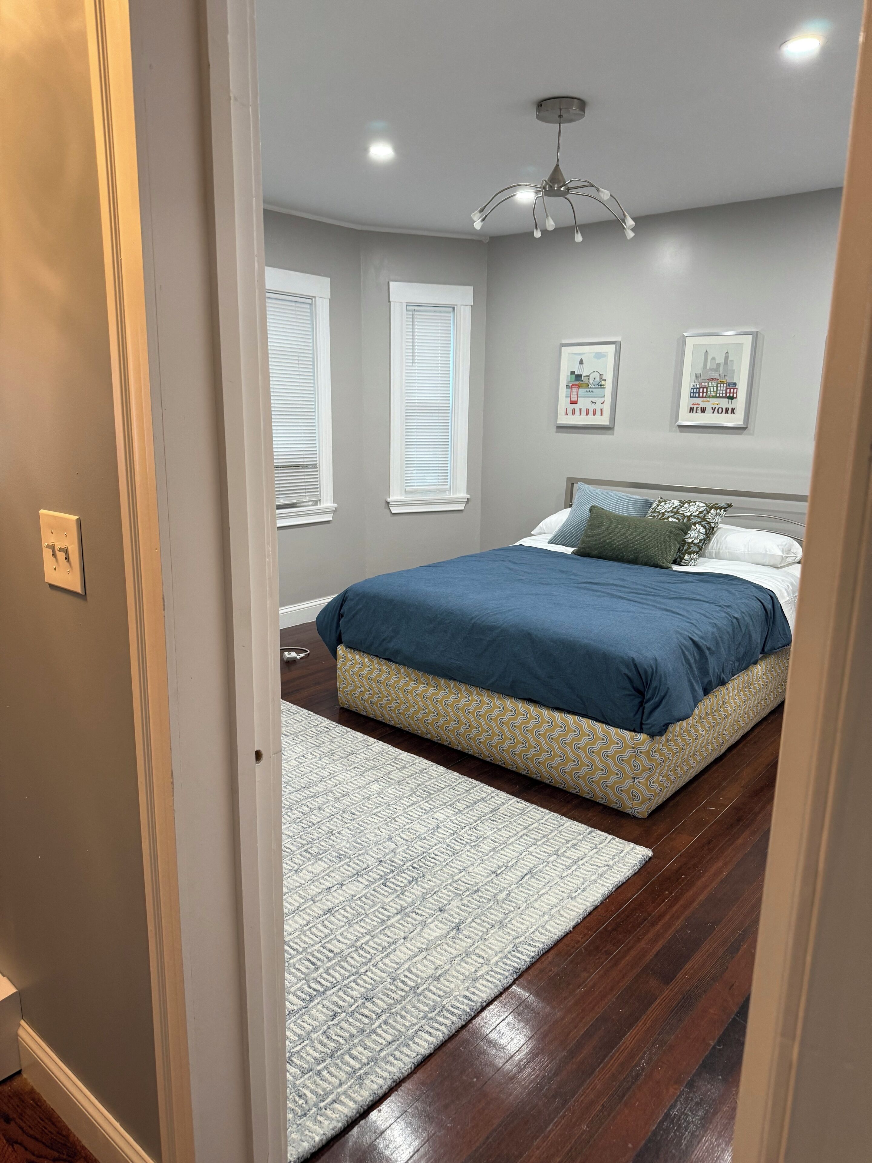 3 bedrooms, iron/ironing board, WiFi, bed sheets