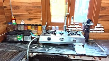 大型雪櫃/冰箱、微波爐、焗爐、爐具