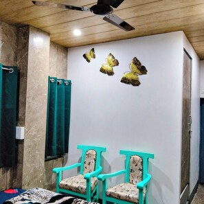 Chambre Triple Deluxe, 1 grand lit, non-fumeurs, vue ville | Wi-Fi gratuit