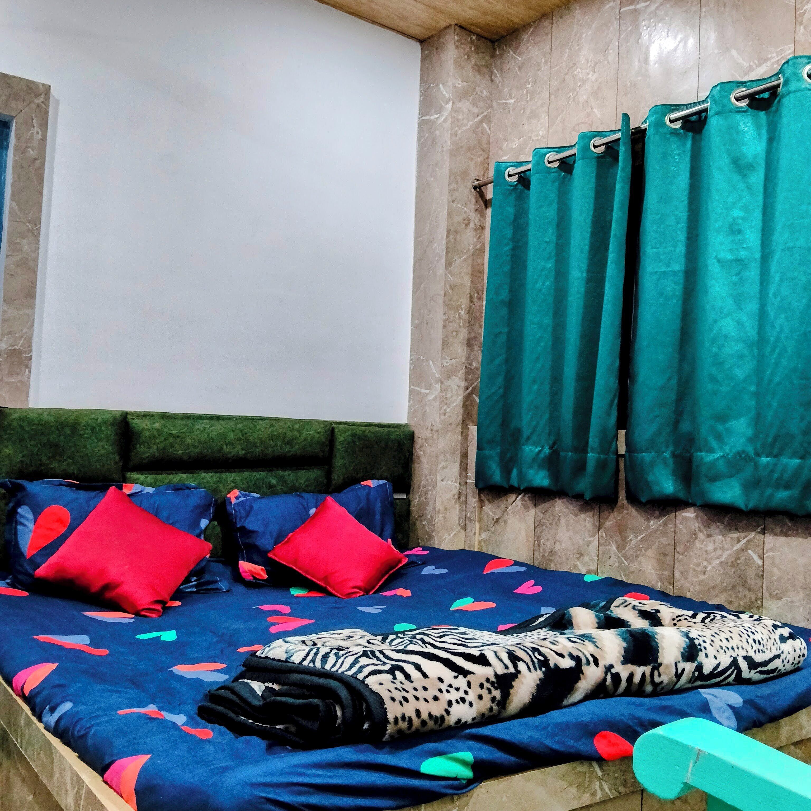 Habitación triple Deluxe, 1 cama Queen size, para no fumadores, vista a la ciudad | Wifi gratis 