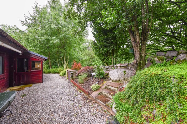 المنطقة المحيطة بالمنشأة