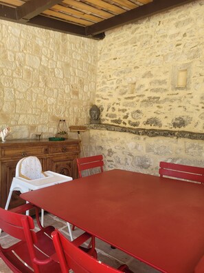 Outdoor dining