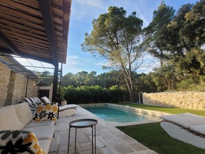 حمّام سباحة خارجي