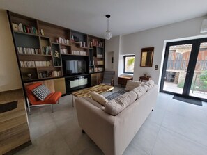 تلفزيون ذكي، كُتُب، شاشة كمبيوتر