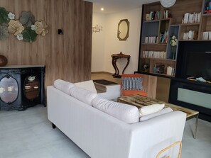 تلفزيون ذكي، كُتُب، شاشة كمبيوتر