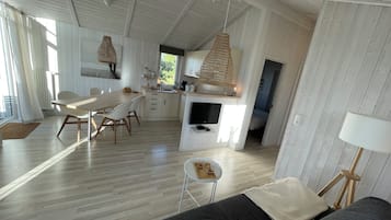 Fernseher, Kamin, Stereoanlage