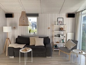 Fernseher, Kamin, Stereoanlage