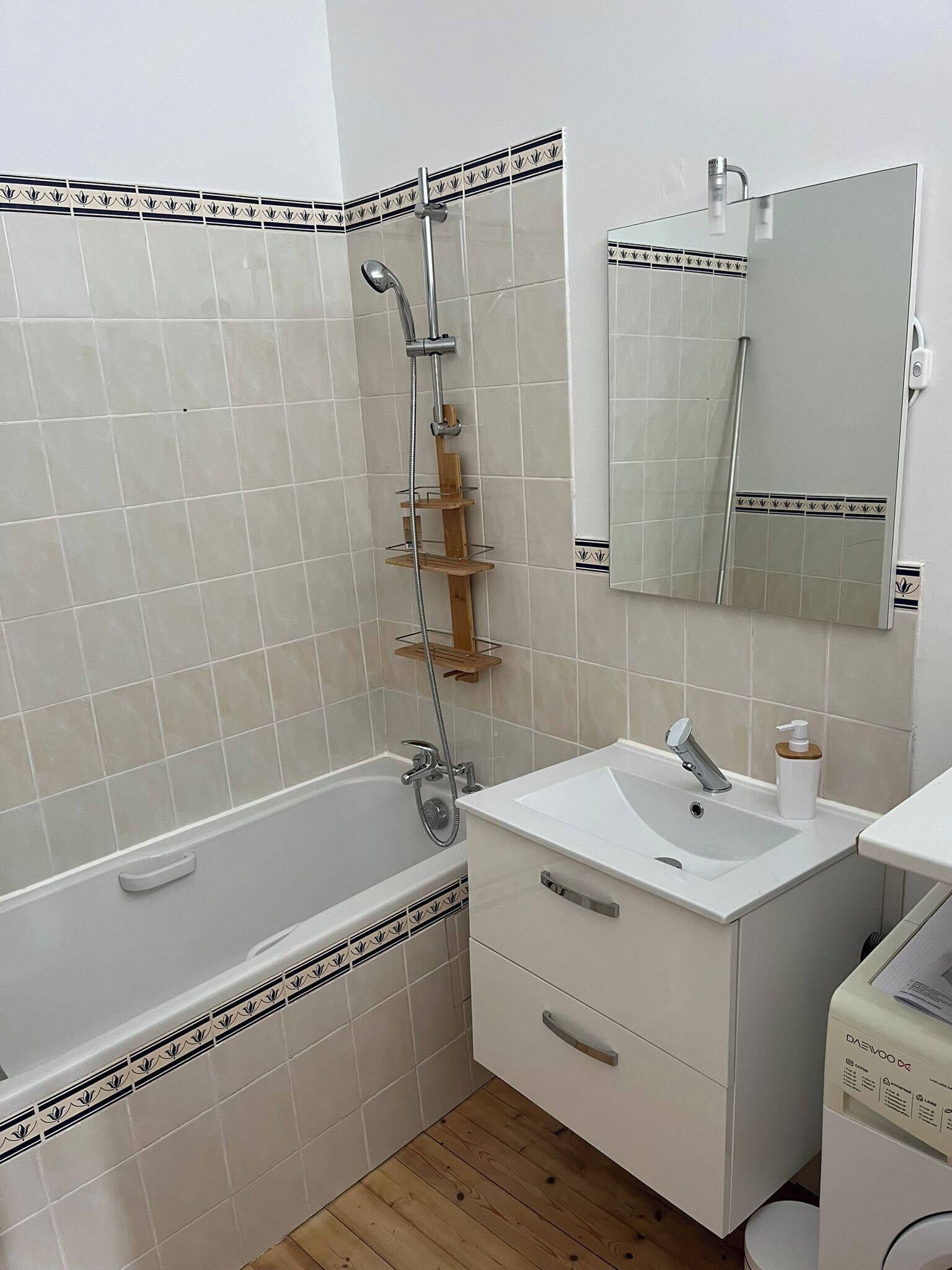 Douche, savon, papier toilette