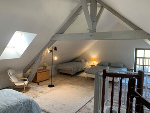 3 chambres, fer et planche à repasser, Wi-Fi, draps fournis