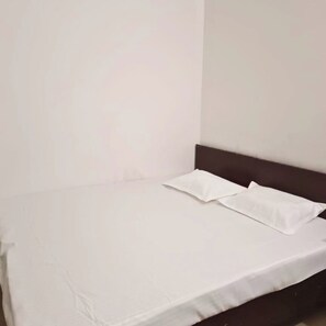 Habitación doble económica | Escritorio y wifi gratis 