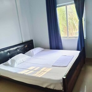 Deluxe Double Room | Desk, free WiFi - Comfort Hub Stay (Guwahati)