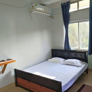 Habitación doble económica | Escritorio y wifi gratis 
