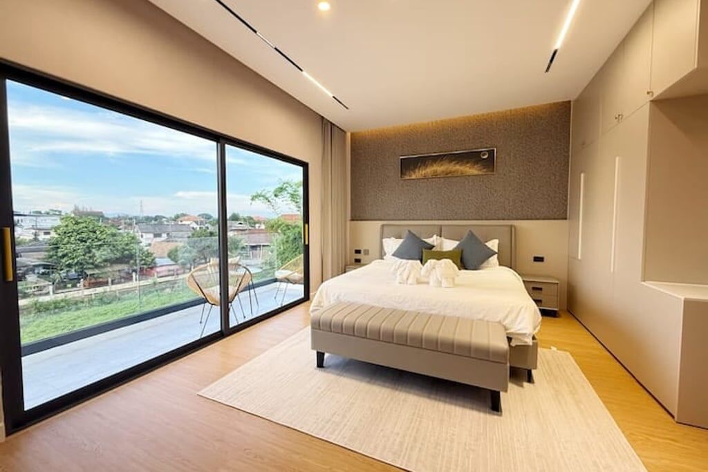 4 bedrooms, iron/ironing board, free WiFi, bed sheets