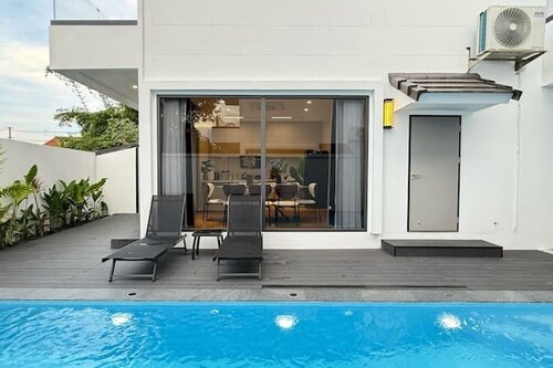 Chiang Mai Old City Brand New 5Star Luxury Private Pool Villa 4 Bedrooms