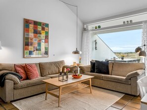 Televisión y chimenea 