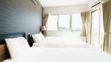 Family Room, 2 Bedrooms, Balcony, Bay View | Bathroom | Towels