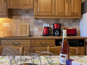 Fridge, microwave, oven, dishwasher - Stay at the edge of Chambord Park, comfy former lodging close to windmills (Maslives)