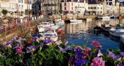 Jolie petite maison de bord de mer avec grande terrasse