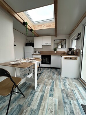 Private kitchen - Pretty little seaside house with large terrace (Le Croisic)