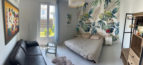 2 bedrooms, internet, bed sheets