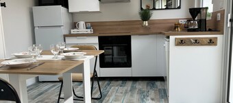 Jolie petite maison de bord de mer avec grande terrasse