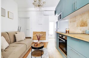Fridge, microwave, oven, stovetop - Bright, air-conditioned cocoon just a stone's throw from Bastille (Paris)