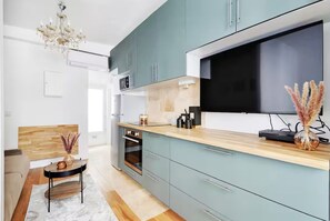 Fridge, microwave, oven, stovetop - Bright, air-conditioned cocoon just a stone's throw from Bastille (Paris)