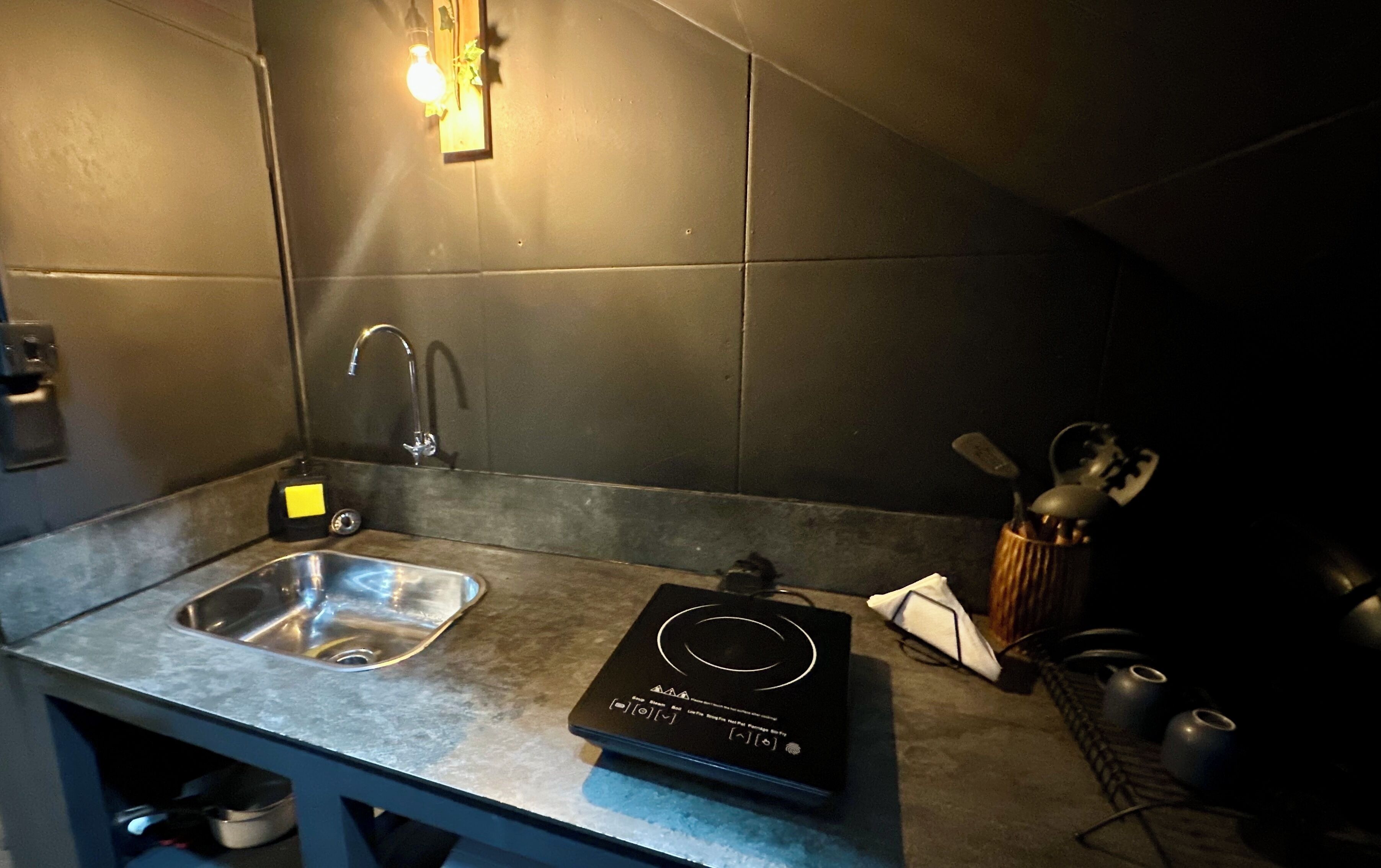 Geladeira, micro-ondas, cafeteira/chaleira