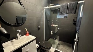 Towels, soap, toilet paper - 1001 Shades of Love — Jacuzzi Balneário Camboriú (Camboriú)