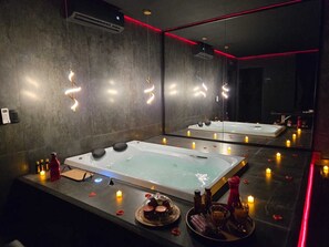 Spa - 1001 Shades of Love — Jacuzzi Balneário Camboriú (Camboriú)