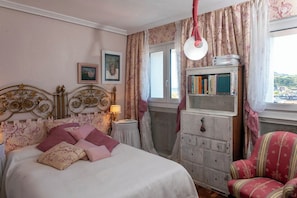 3 slaapkamers, een kluis op de kamer, een bureau