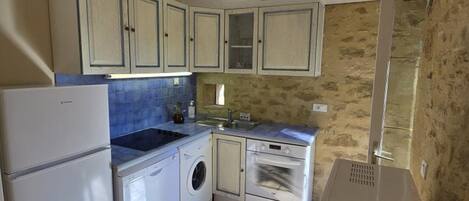 Réfrigérateur, micro-ondes, four, lave-vaisselle