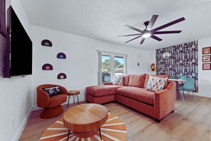 Televisión y chimenea