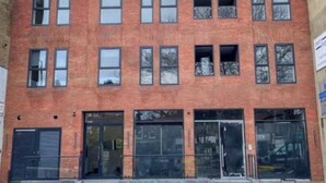 A multi-story brick building with large windows and a flat roof. - Luxury and Spacious 1BR Flat Sleeps 4 with Private Patio I Excellent Location (London)
