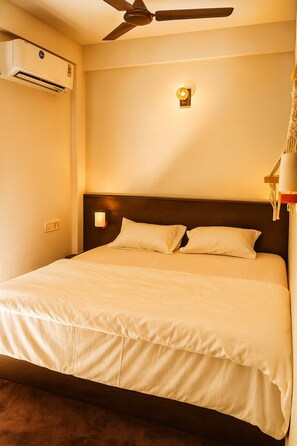 Blackout curtains, iron/ironing board, free WiFi