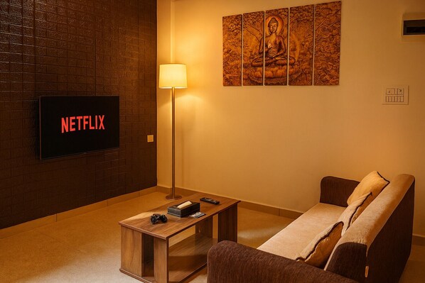 Family Apartment, Balcony, Garden View | Living area