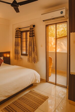 Apartamento familiar, balcón, vistas a la ciudad | Cortinas opacas, tabla de planchar con plancha, wifi gratis