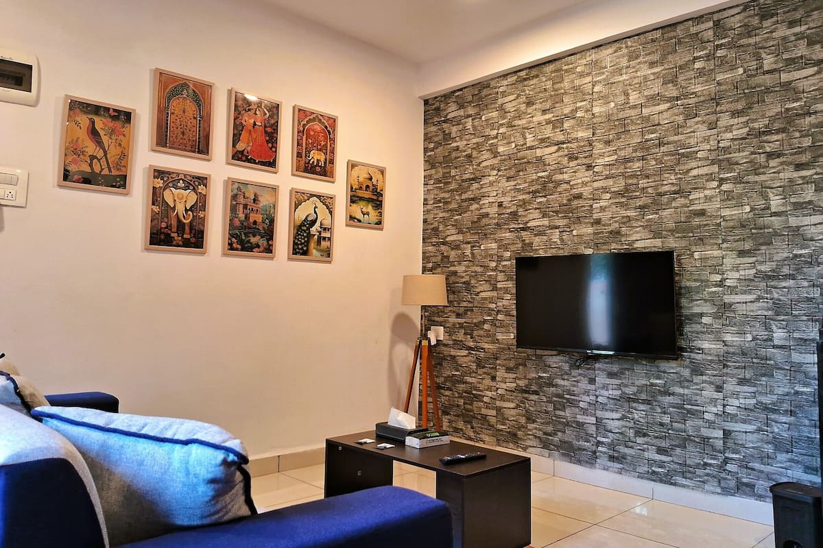 Family Apartment, Balcony, City View | Living area