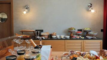 Daily buffet breakfast for a fee