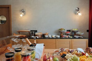 Daily buffet breakfast for a fee